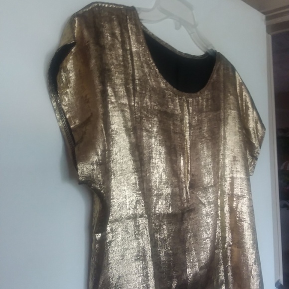 Gold top in size small. - Picture 2 of 4